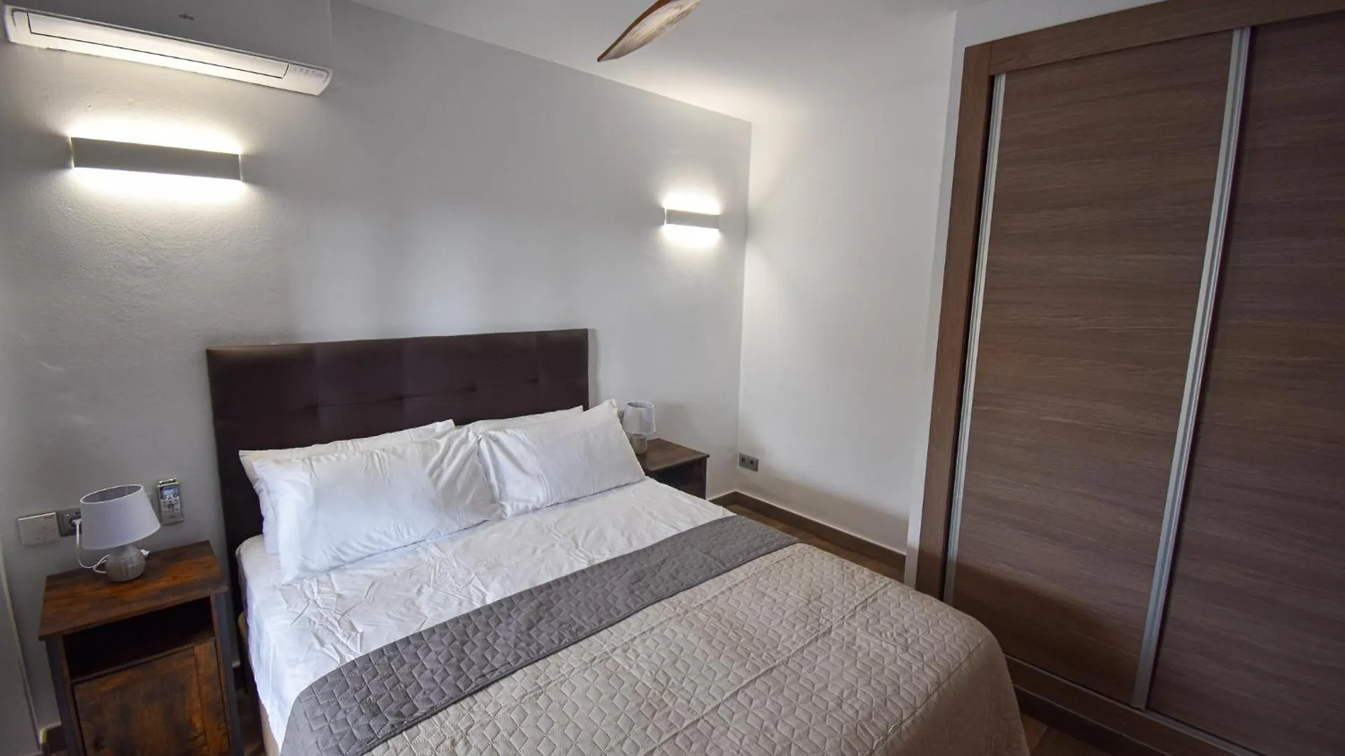 Apartment Urb Pueblo Del Parque, Luxury 2 Bedroom Apartment. Fantastic Central Location. Benalmadena Spain