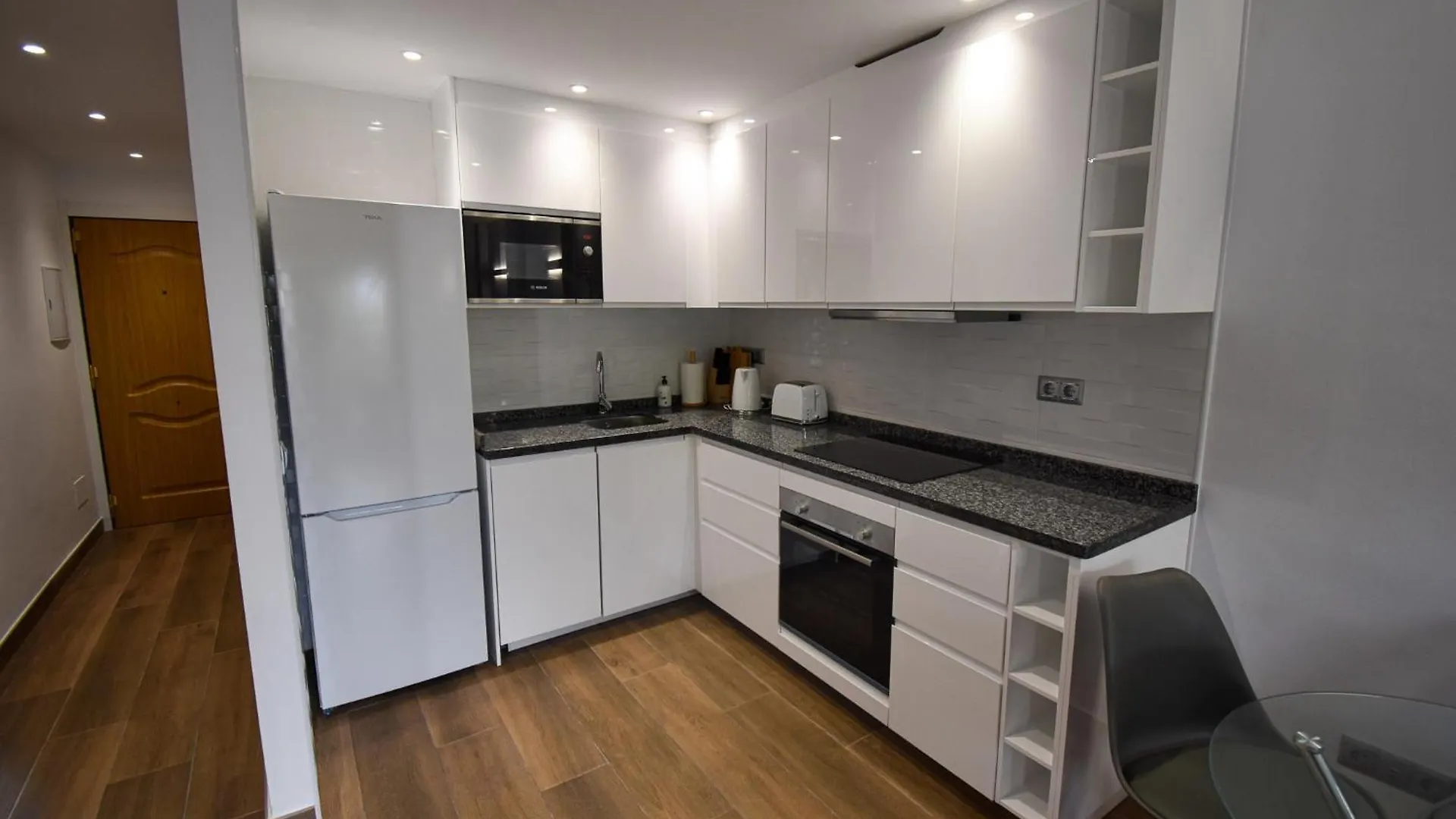 Urb Pueblo Del Parque, Luxury 2 Bedroom Apartment. Fantastic Central Location. Benalmadena Apartment