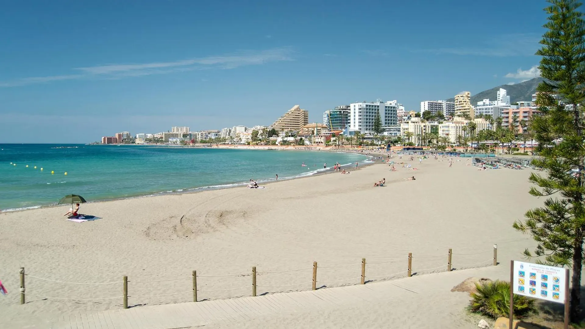 Urb Pueblo Del Parque, Luxury 2 Bedroom Apartment. Fantastic Central Location. Benalmadena Apartment