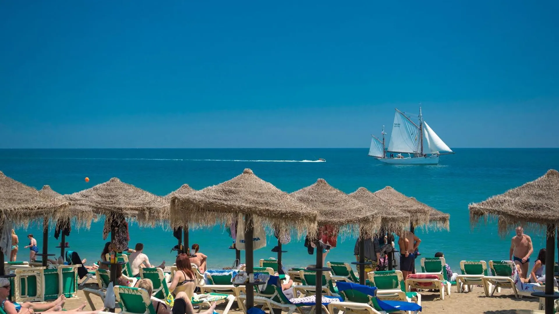 Urb Pueblo Del Parque, Luxury 2 Bedroom Apartment. Fantastic Central Location. Benalmadena