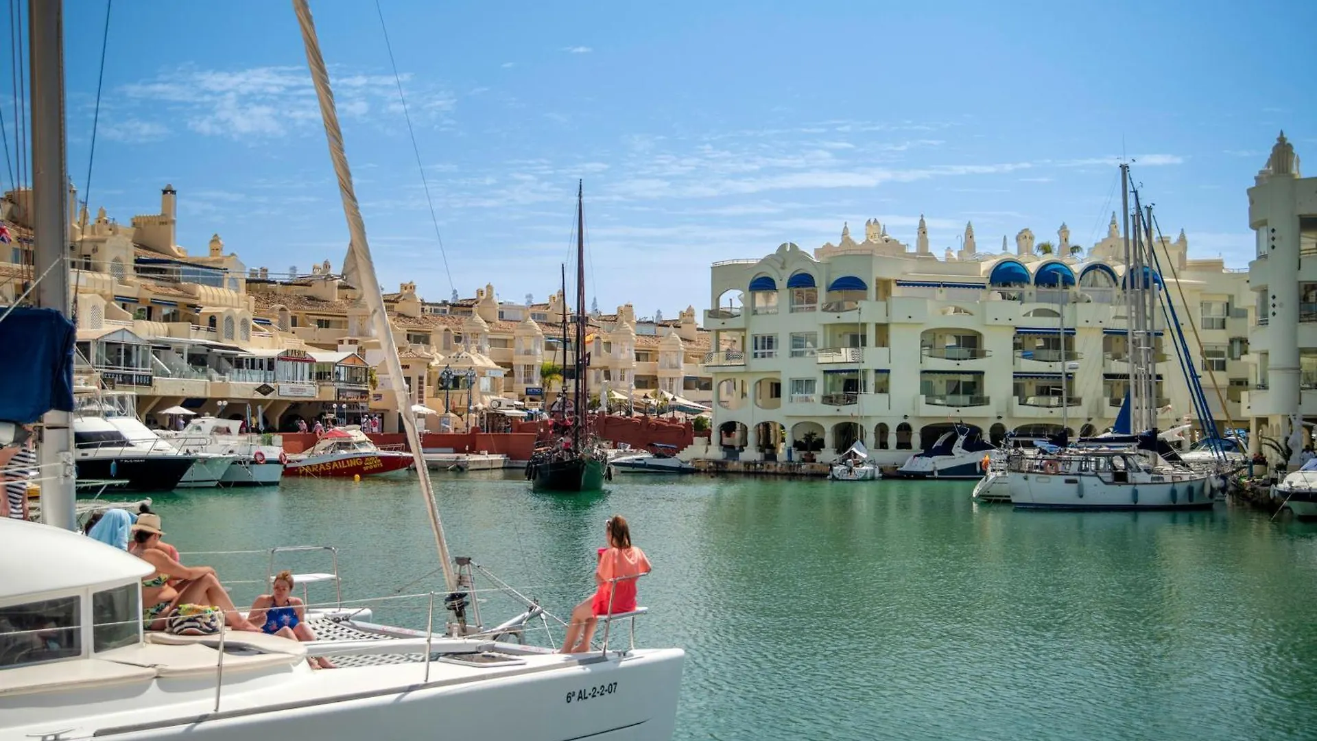 Urb Pueblo Del Parque, Luxury 2 Bedroom Apartment. Fantastic Central Location. Benalmadena Apartment