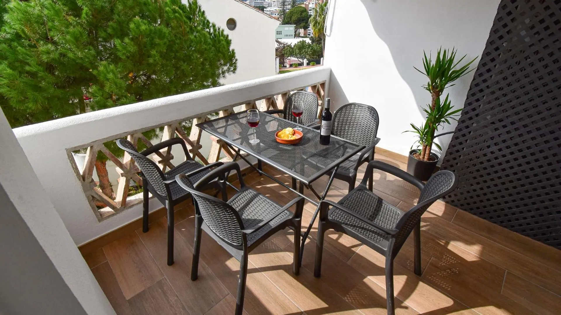 Urb Pueblo Del Parque, Luxury 2 Bedroom Apartment. Fantastic Central Location. Benalmadena Apartment