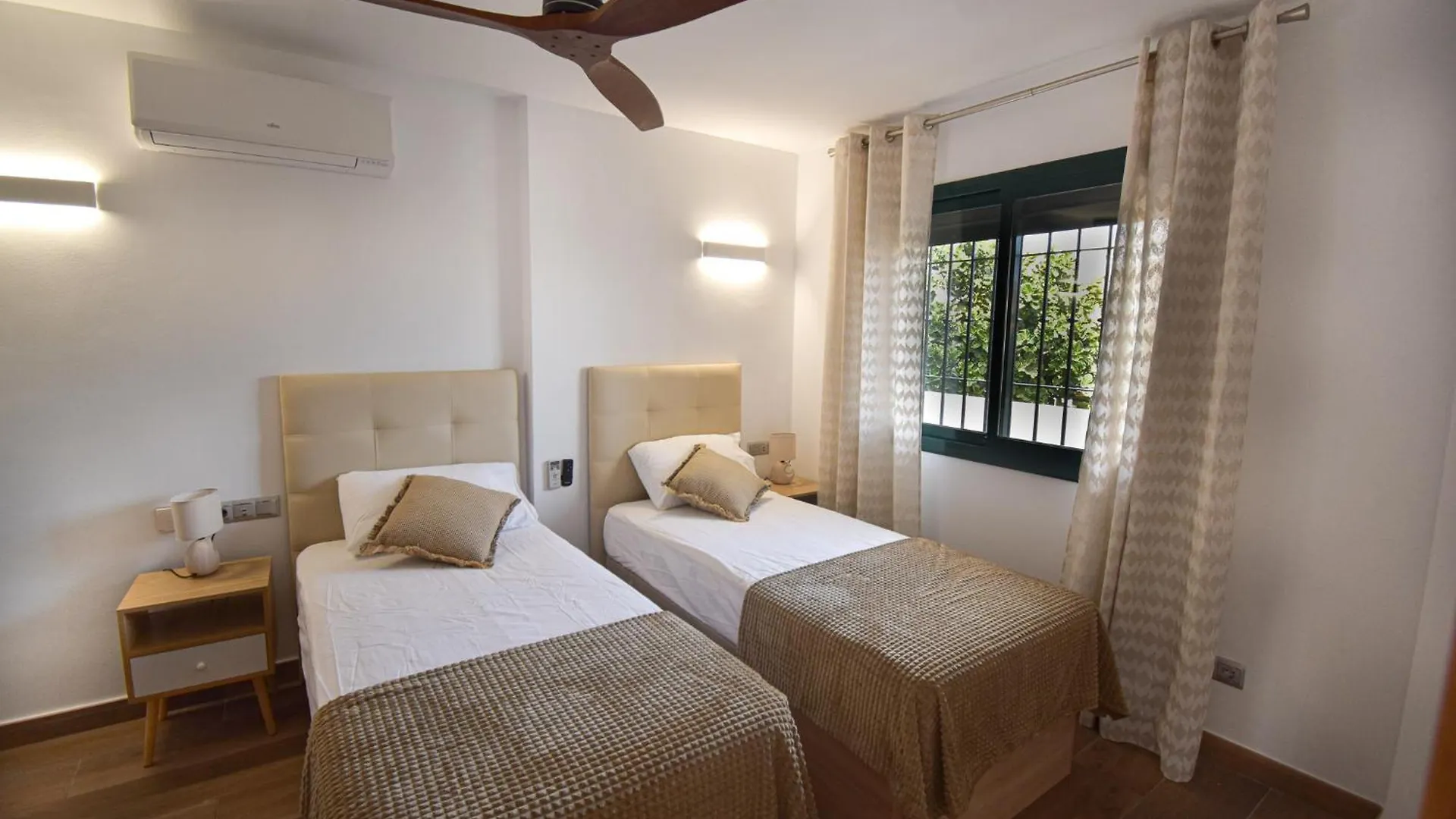 Apartment Urb Pueblo Del Parque, Luxury 2 Bedroom Apartment. Fantastic Central Location. Benalmadena Spain