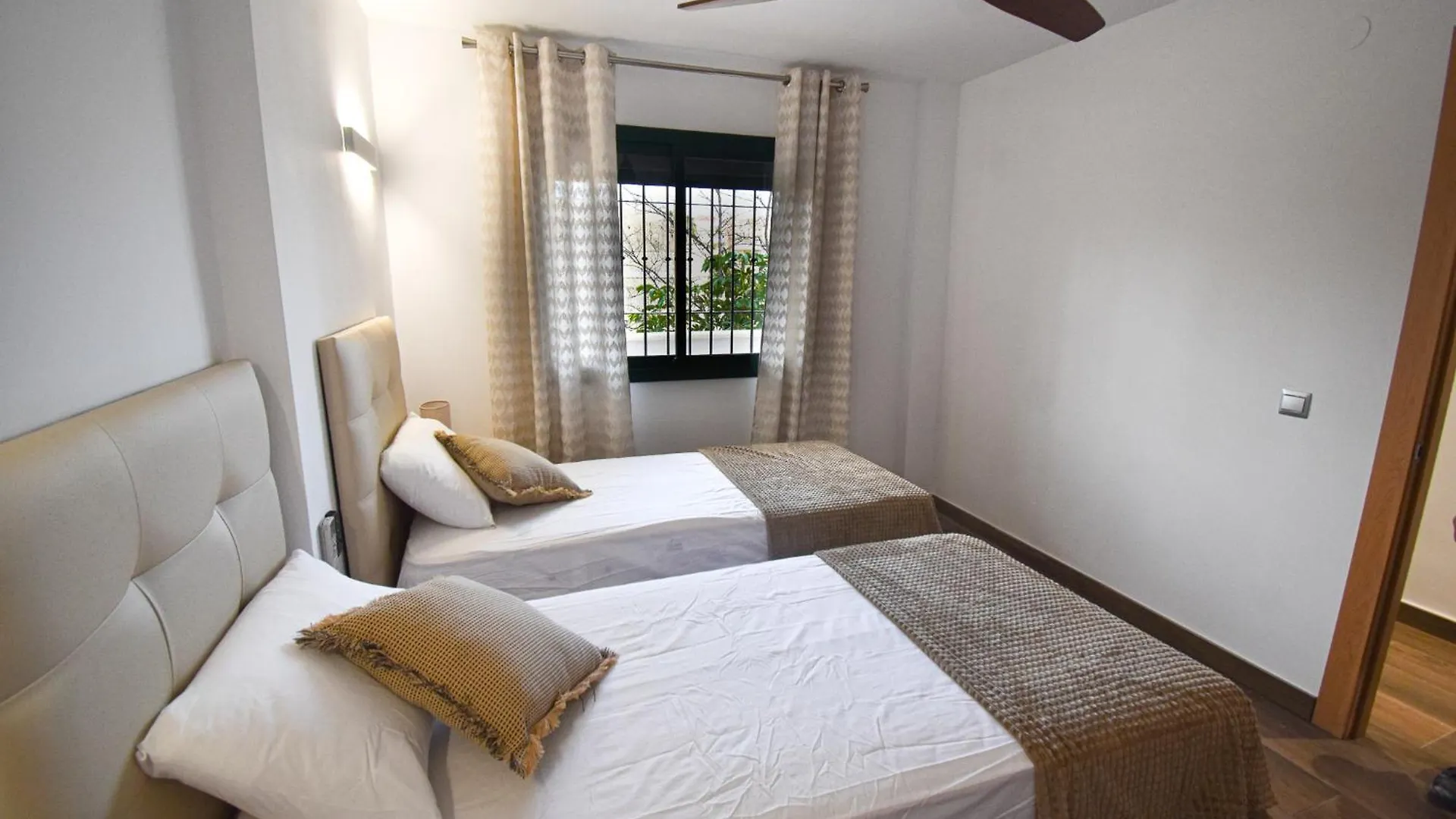 Urb Pueblo Del Parque, Luxury 2 Bedroom Apartment. Fantastic Central Location. Benalmadena Apartment