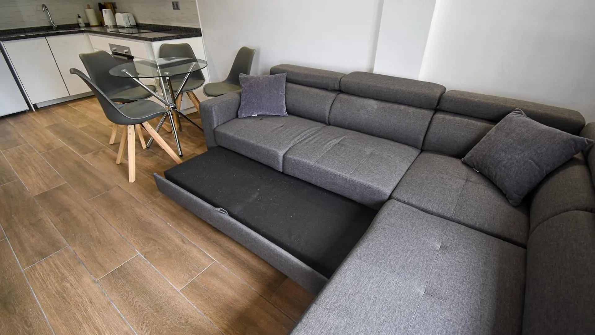 Apartment Urb Pueblo Del Parque, Luxury 2 Bedroom Apartment. Fantastic Central Location. Benalmadena