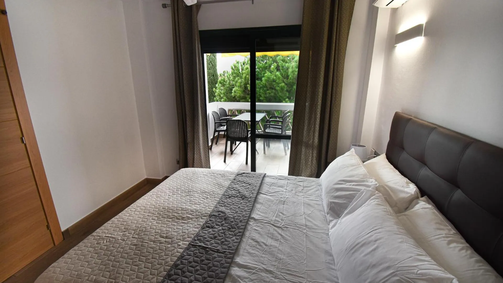 Urb Pueblo Del Parque, Luxury 2 Bedroom Apartment. Fantastic Central Location. Benalmadena