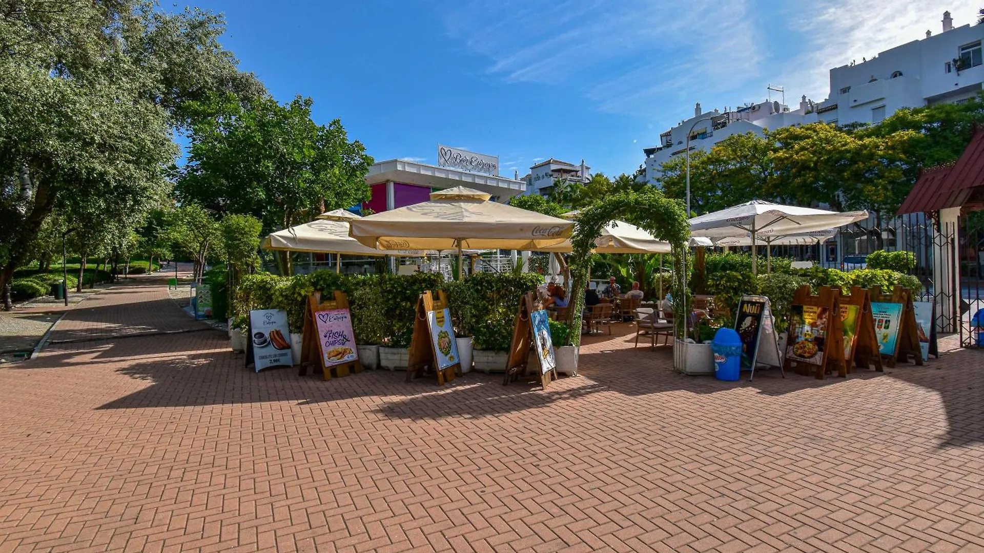 Urb Pueblo Del Parque, Luxury 2 Bedroom Apartment. Fantastic Central Location. Benalmadena